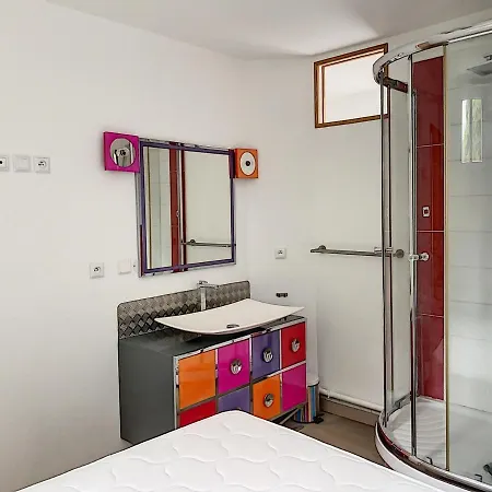 Apartment Avec Terrasse Privative, Ascenseur, Et Proche - Fr-1-361-353