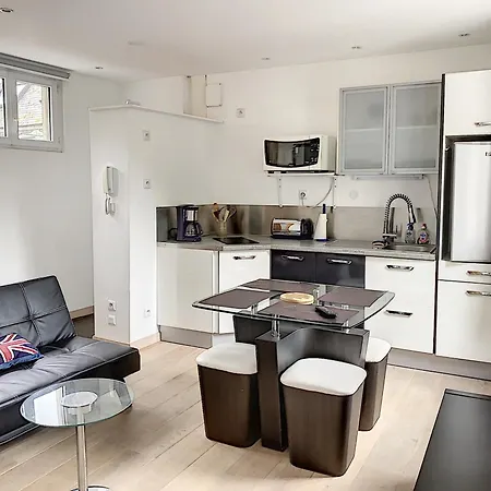 Apartment Avec Terrasse Privative, Ascenseur, Et Proche - Fr-1-361-353 *